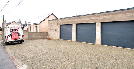 SDS au Mans, pose également des portes de garage